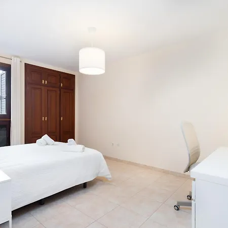Home2book Design & Luminous Cruz Center Santa Cruz de Tenerife